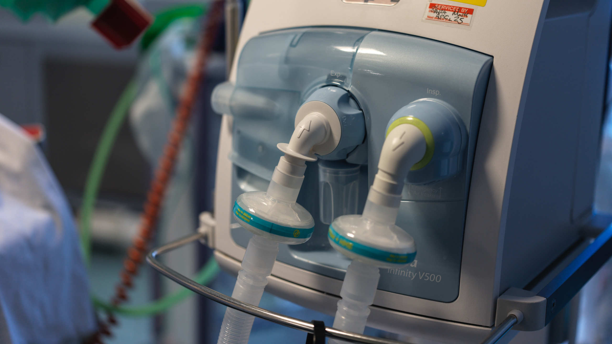 Image for task: Difficult upper airway and established tracheostomy (Operator PoV)