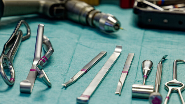 Image previewing the Total Knee Replacement - Poly Placement, Suturing, Clips and Sign Out task